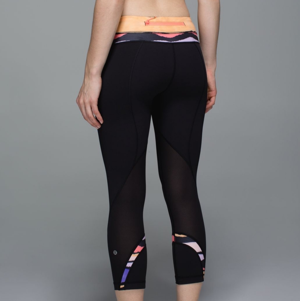 EUC 💎 Lululemon Run:Inspire Crop II *Block-It Pocket Black/Bleacher Stripe SZ 6 - Picture 2 of 10